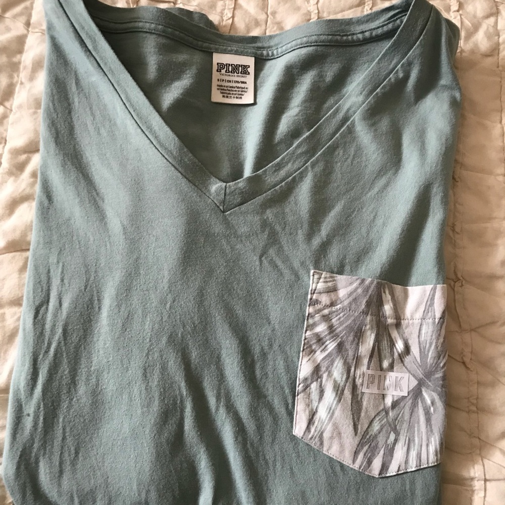 Super soft VS PINK campus pocket tee 🧡